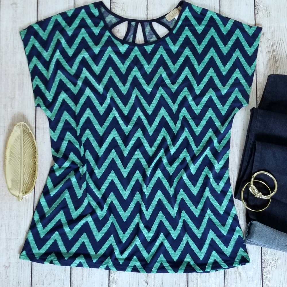 Sz M Lavish Chevron Stripe Cutout Top